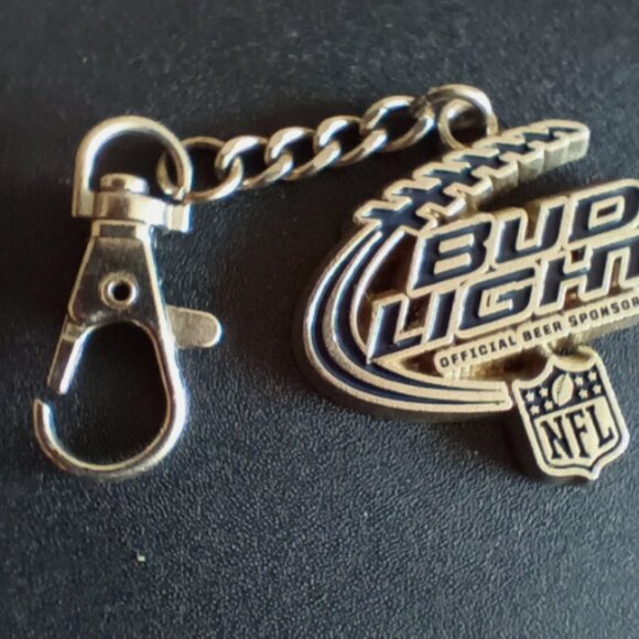 Bud Light Official Beer Sponsor of the NFl Metal Keychain Preowned‎ #5 - Picture 5 of 5